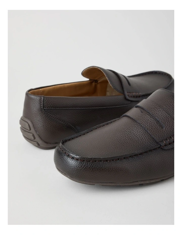 Wade Driving Shoe in Tumbled Brown image 2