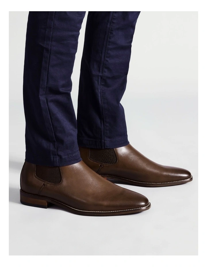 Como Chelsea Boot in Brown image 2