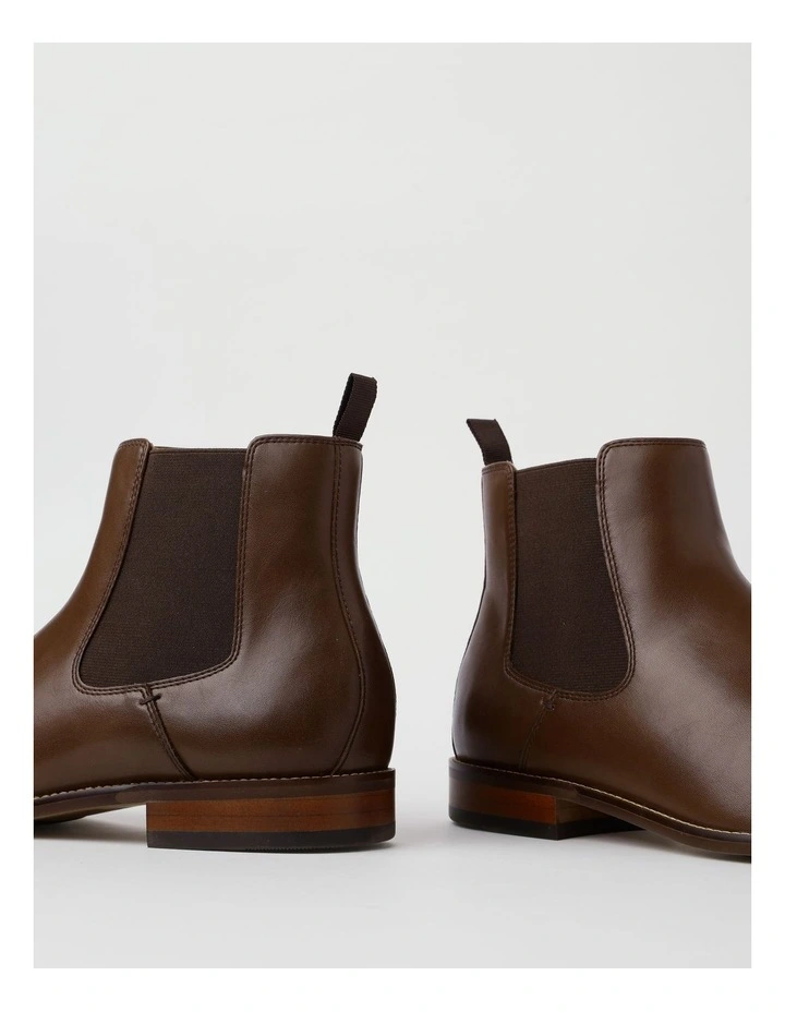 Como Chelsea Boot in Brown image 3