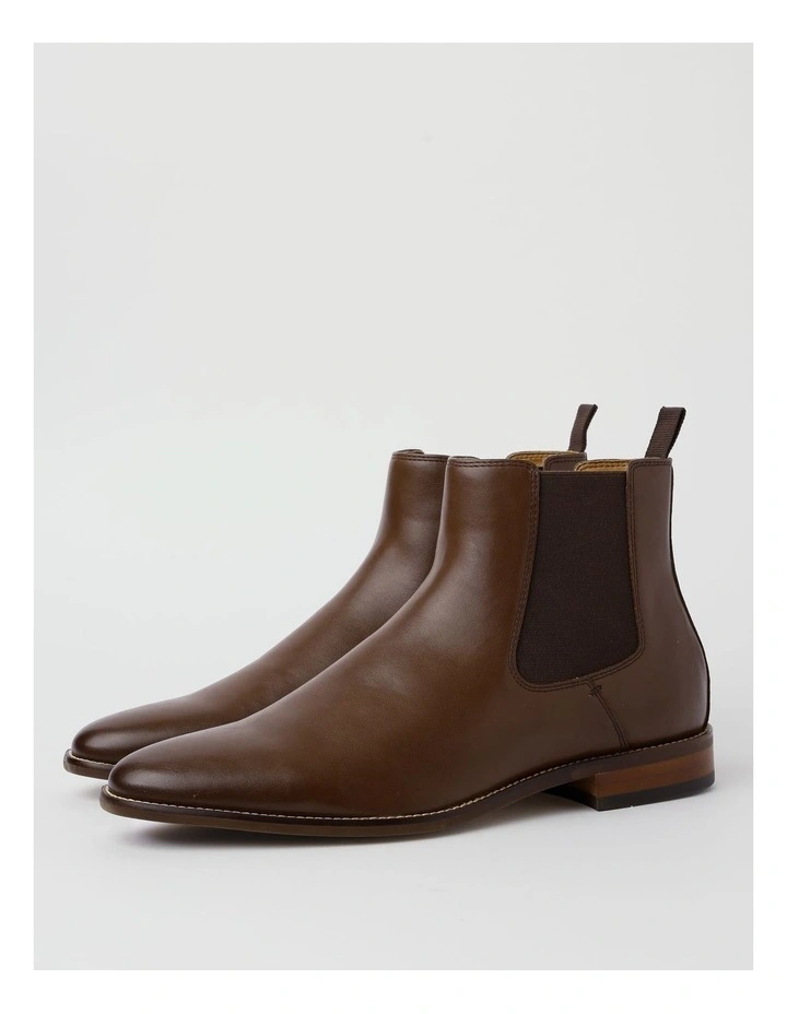 Como Chelsea Boot in Brown image 4