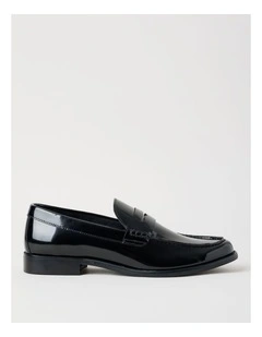 Logan Crinkle Toe Loafer in Black