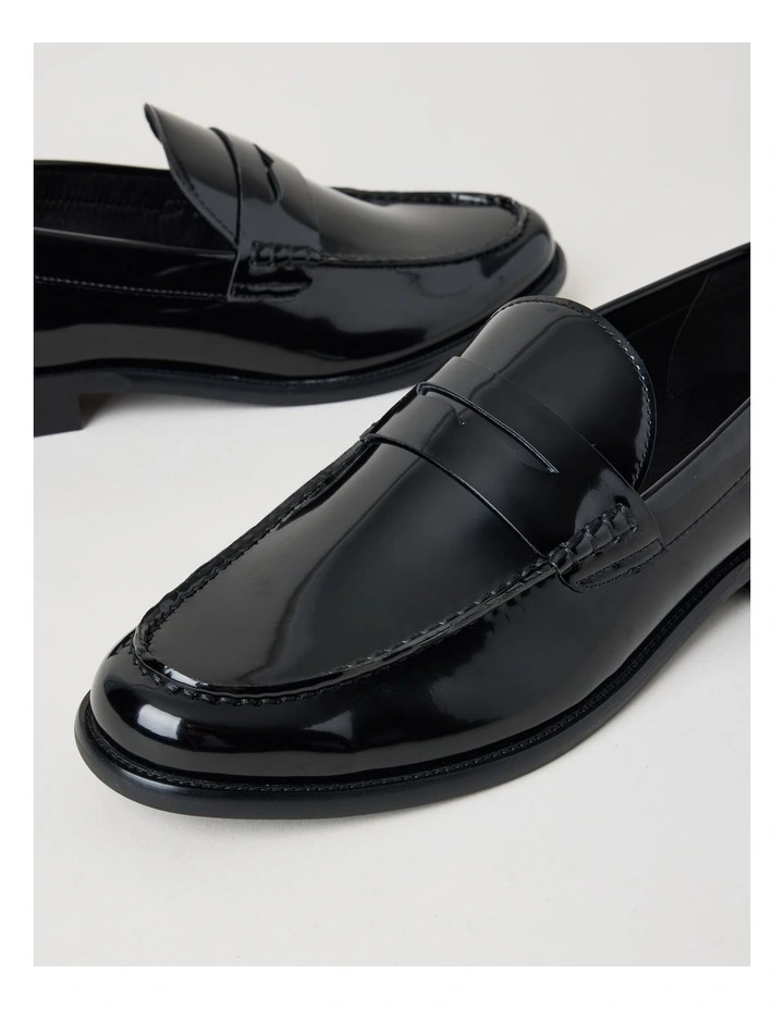 Logan Crinkle Toe Loafer in Black image 3