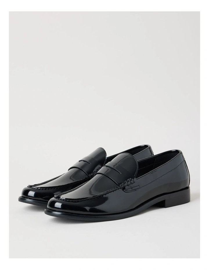 Logan Crinkle Toe Loafer in Black image 4