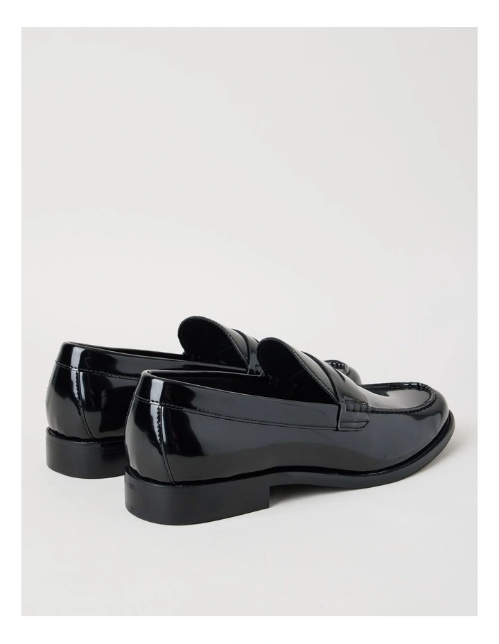 Logan Crinkle Toe Loafer in Black image 5