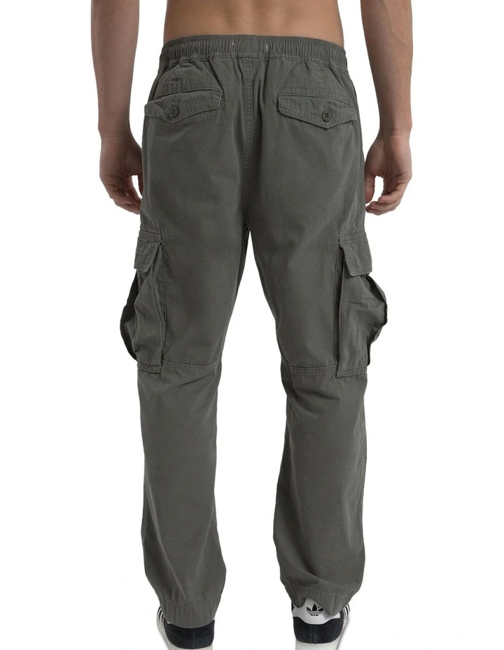 League Cargo Pant in Green image 3