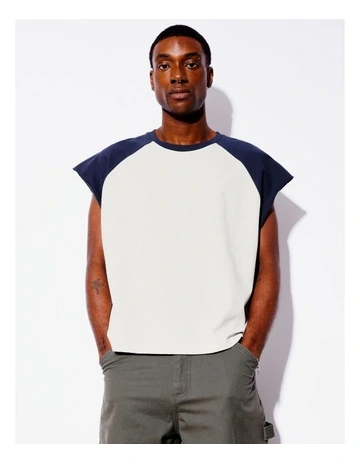 Macus All Gender Raglan Muscle Cropped Tee in Grey