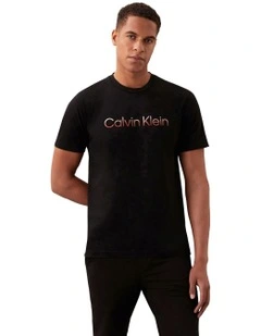 Raised Ombre Embroidery T-shirt in Black