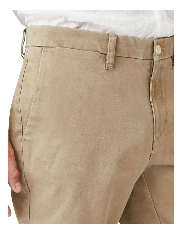 Lincoln Chinos Pant in Buckskin image 5