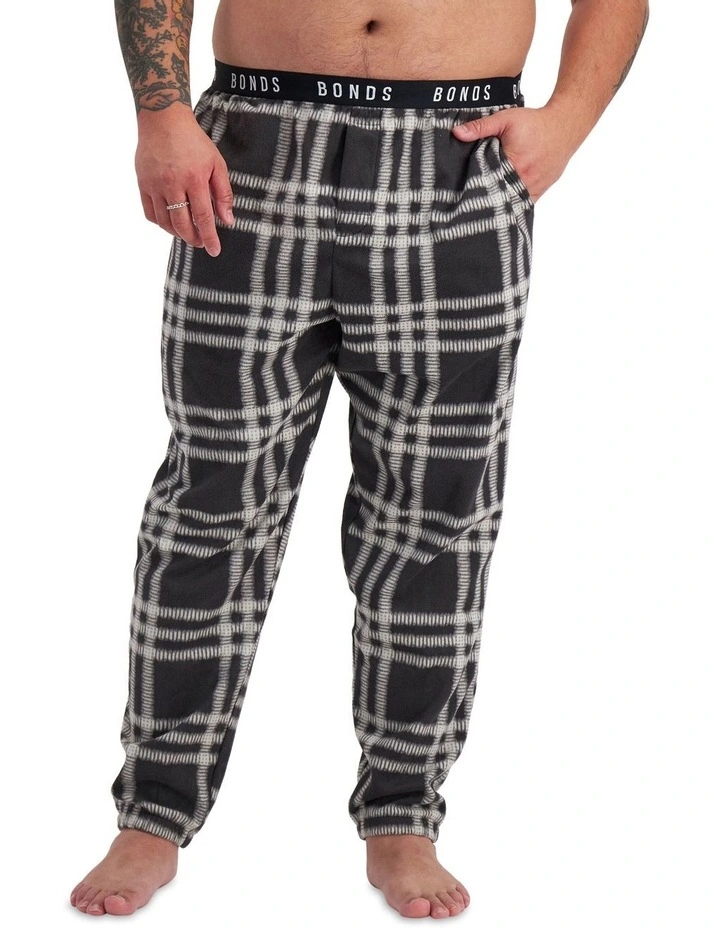 Sleep Fleece Jogger in Print Q2T image 1