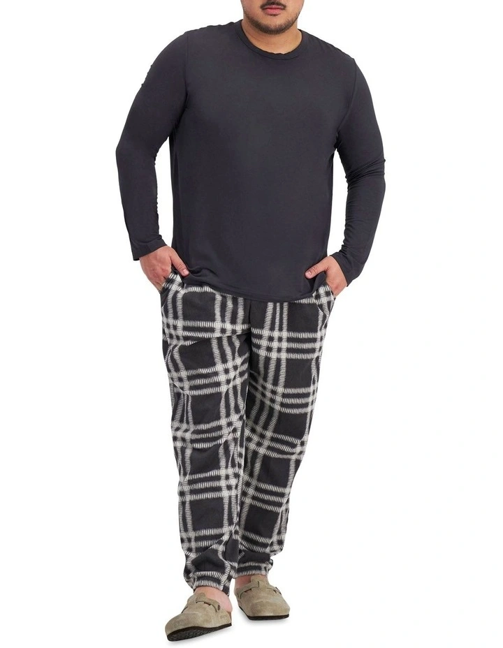 Sleep Fleece Jogger in Print Q2T image 5