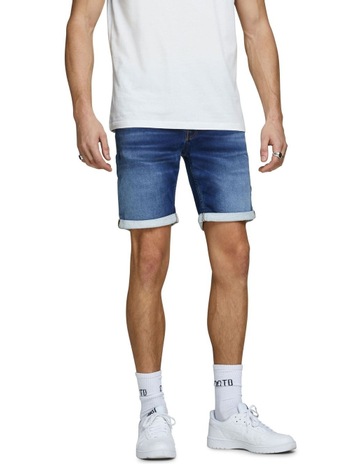 jean shorts men outfit