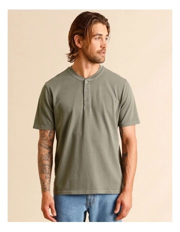 Essential Harley Short Sleeve Henley Tee in Khaki