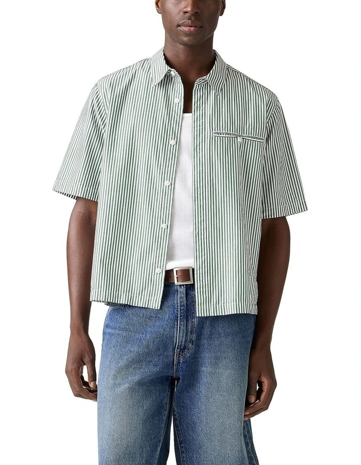Short-Sleeve Zandt Cropped Shirt in Dark Green image 1