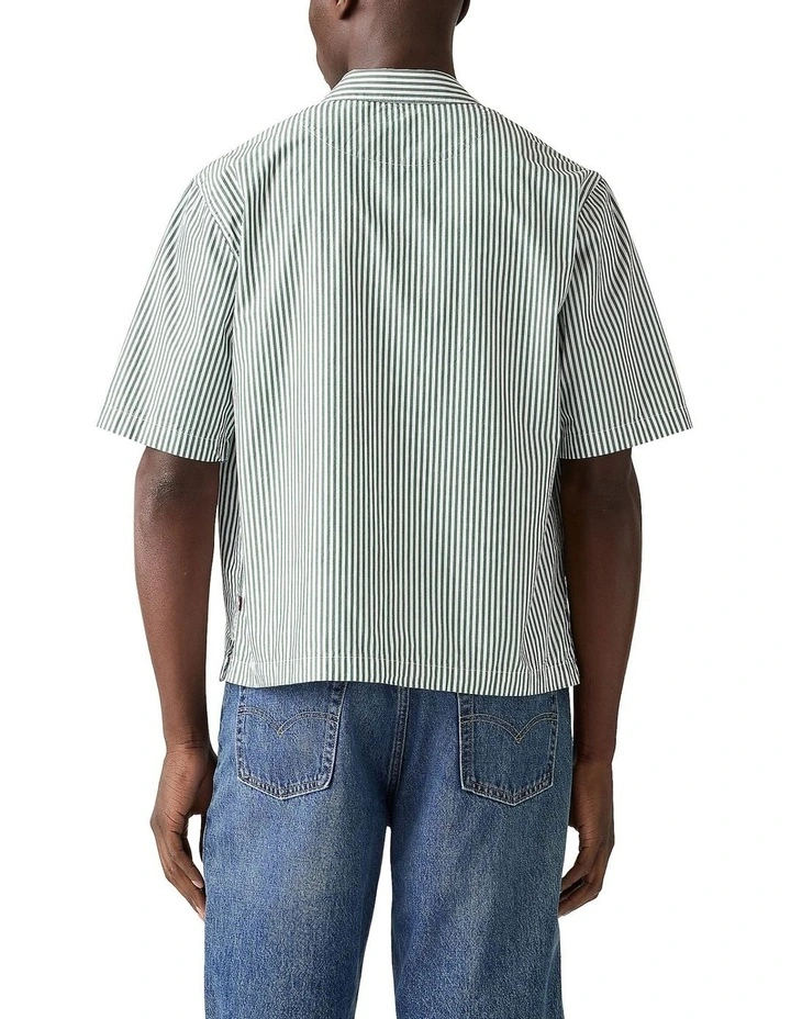 Short-Sleeve Zandt Cropped Shirt in Dark Green image 2