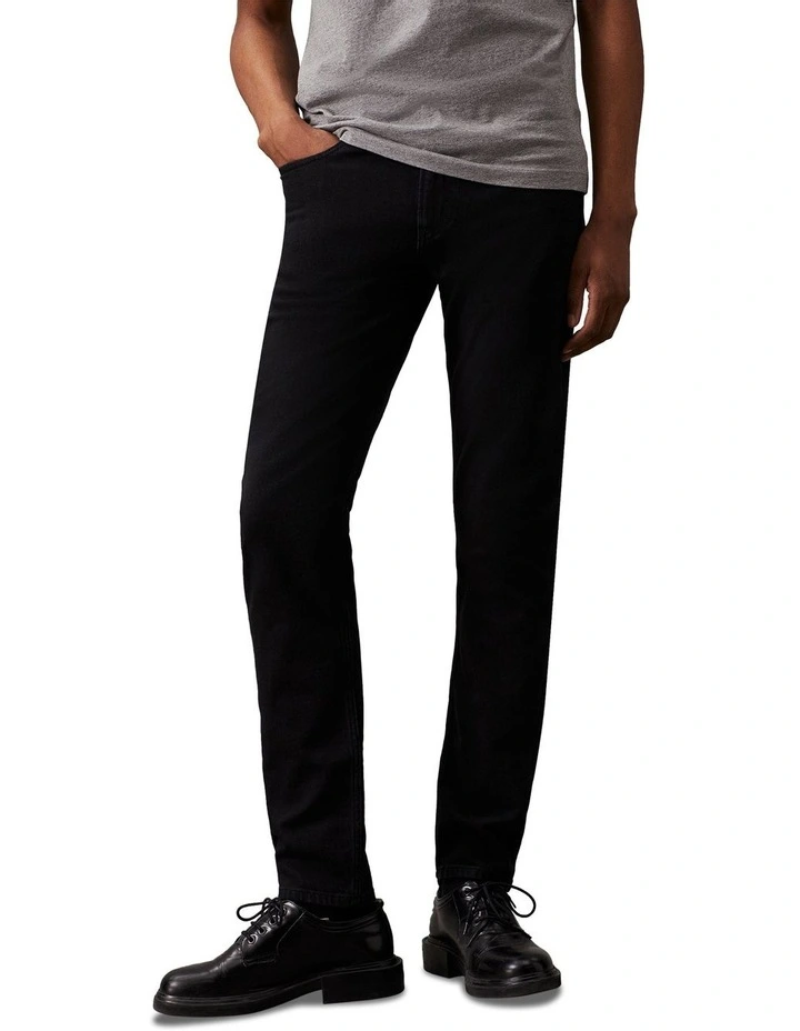 058 Slim Taper Jeans in Black image 2