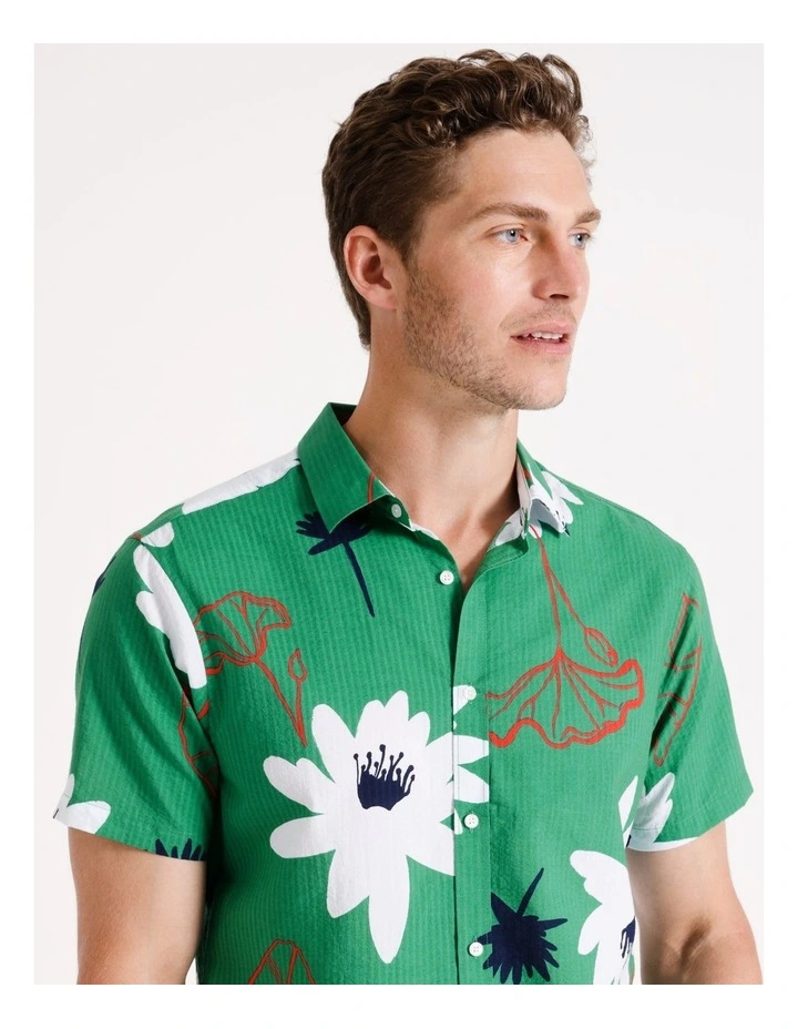 Wilder Printed Seersucker Short Sleeve Relaxed Shirt in Green image 3
