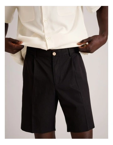 Louis Front Pleat Short in Black
