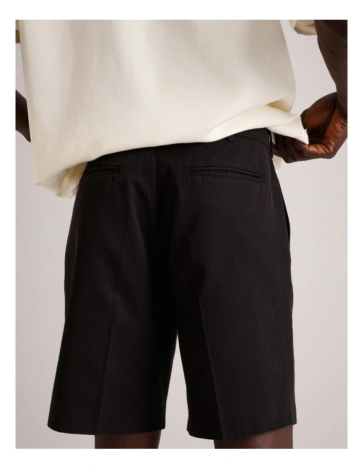 Louis Front Pleat Short in Black image 4