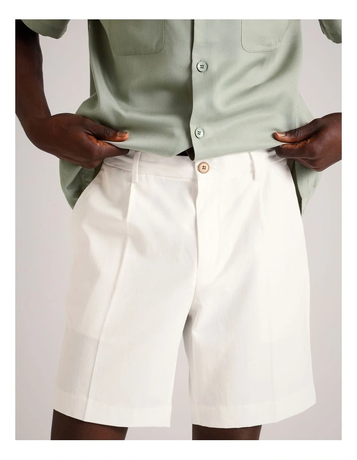 Louis Front Pleat Short in Ecru image 3