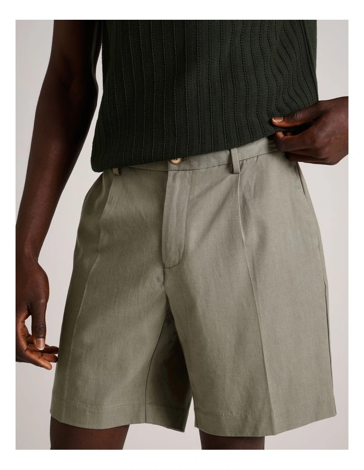 Louis Front Pleat Short in Khaki image 3