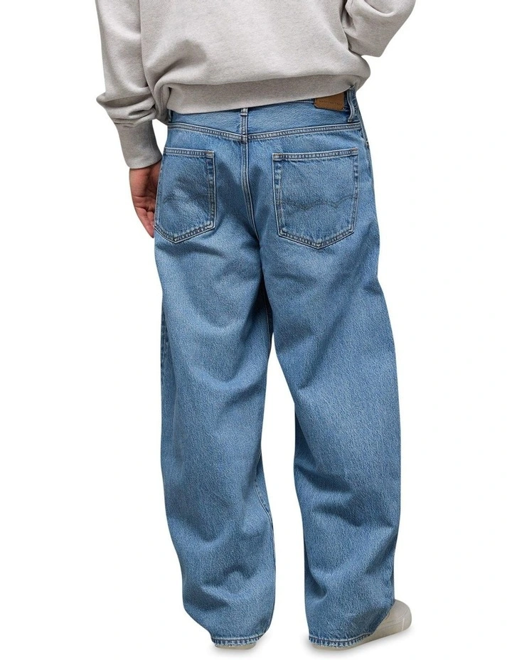Barrel Jeans in Medium Wash image 2
