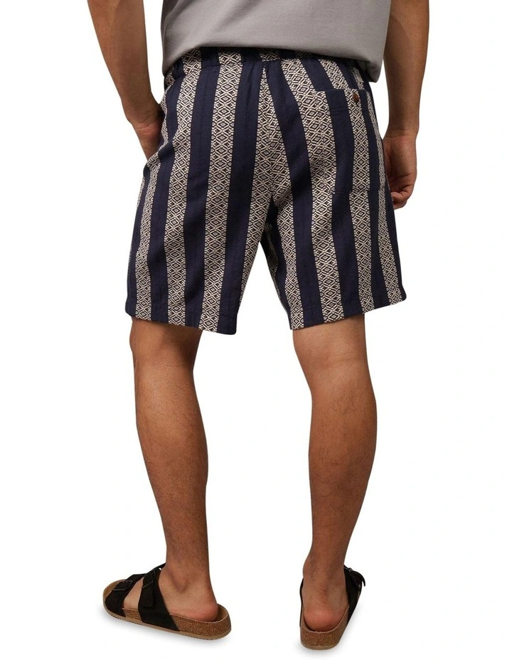 8 Trekker Short in Navy image 2