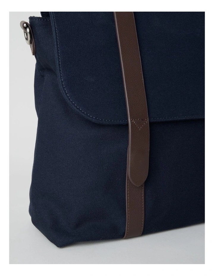 MESSENGER BAG NAVY image 4