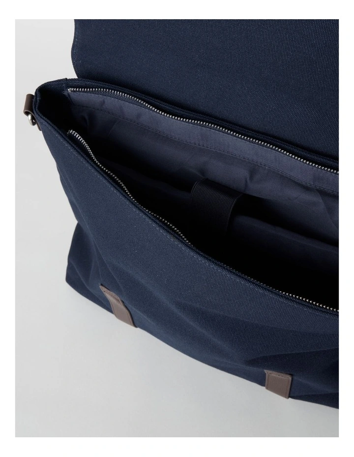 MESSENGER BAG NAVY image 5