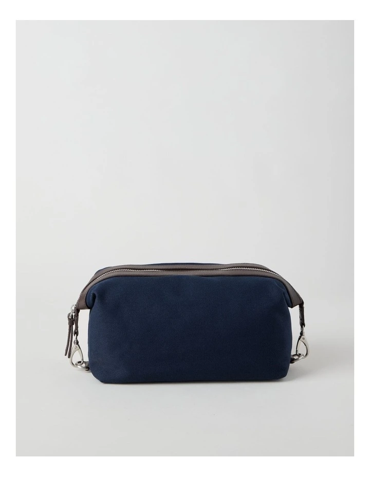 WASH BAG NAVY image 1