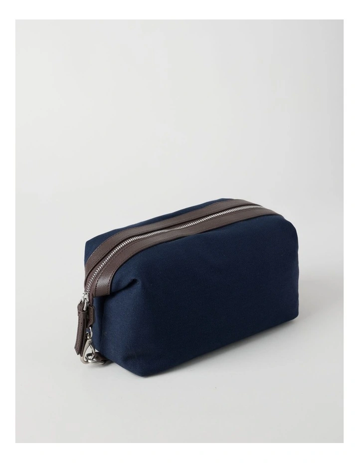 WASH BAG NAVY image 2