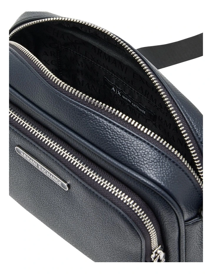 Okinawa Messenger Bag in Deep Navy image 4