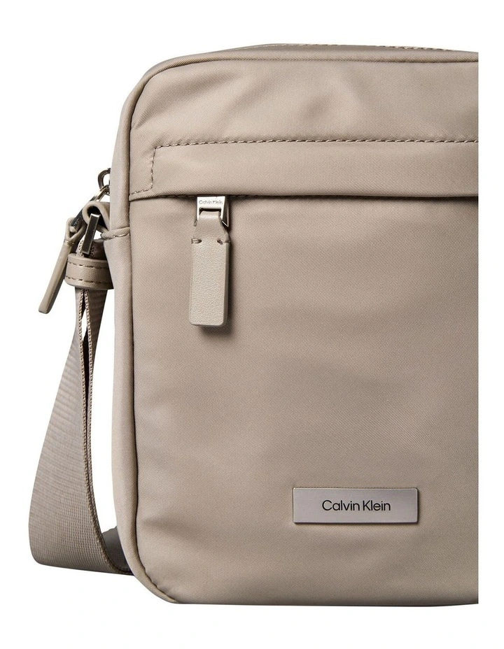 Refined Commuter Nylon Reporter in Desert Taupe image 4