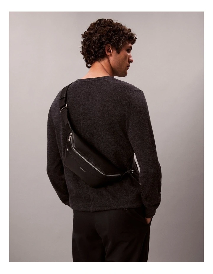 Raised Waist-bag in black image 2