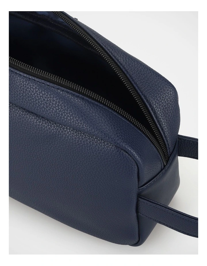 TOILETRY BAG PEBBLE NAVY image 4
