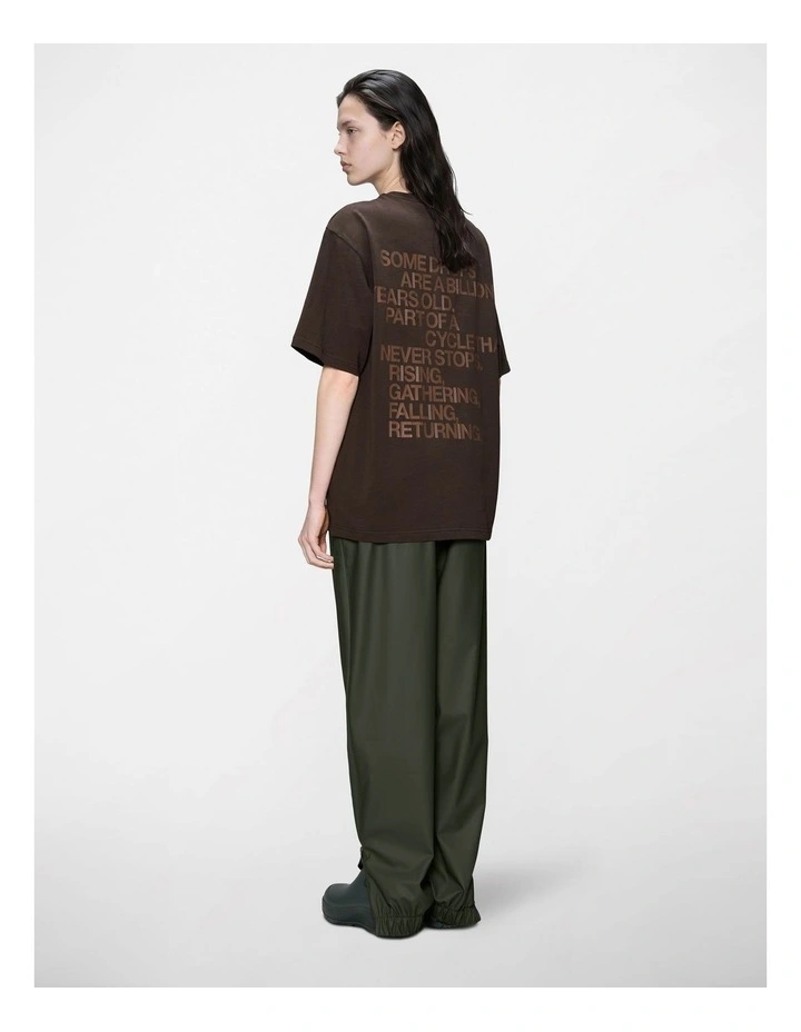 Classic T-Shirt Rains in Bark image 7