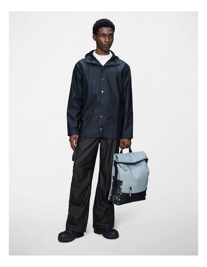 Jacket in Navy image 3