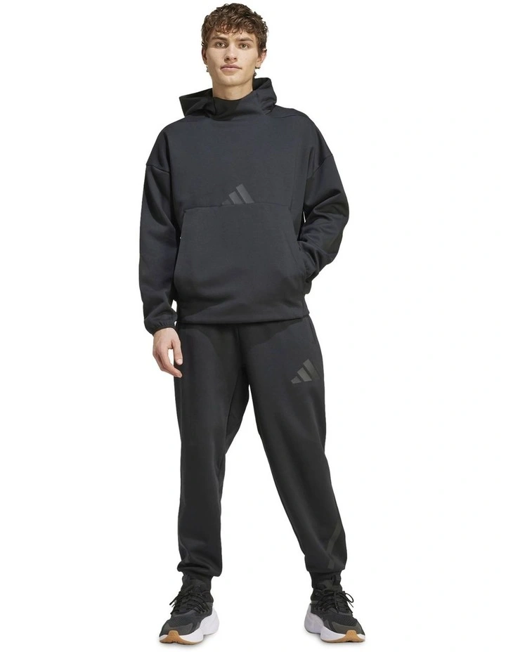 Zne Tracksuit Bottoms in Black image 4