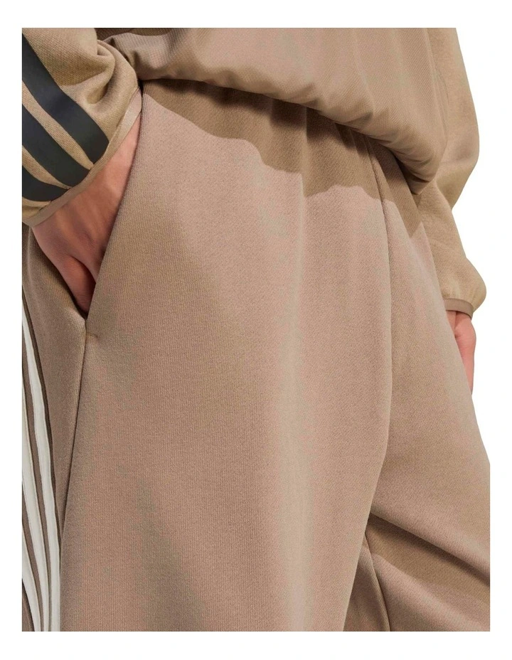 Kit 3-stripes Regular Cuffed Joggers in Khaki image 4