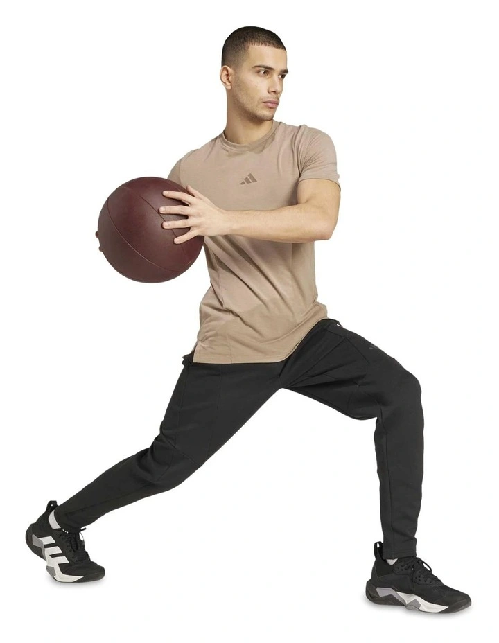 Training Workout T-shirt in Brown image 3