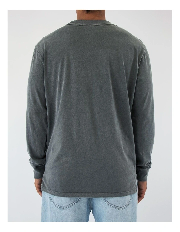 She'll Be Right Long Sleeve Tee in Charcoal image 3