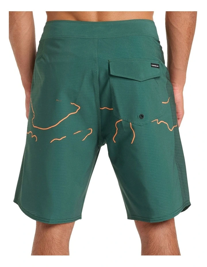 Highline Arch 19 Shorts in Green image 2