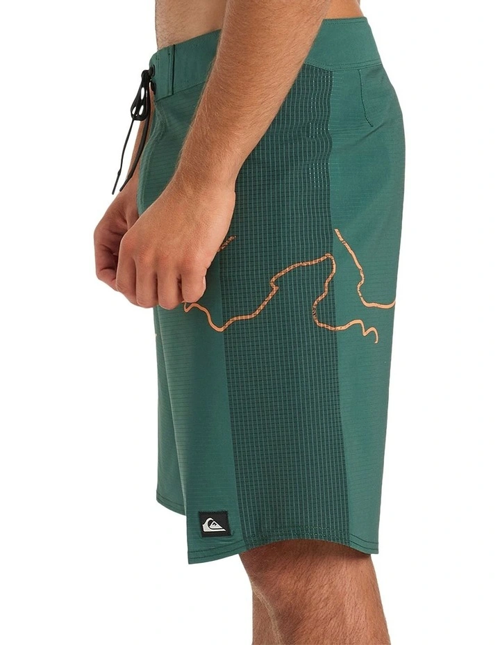 Highline Arch 19 Shorts in Green image 3