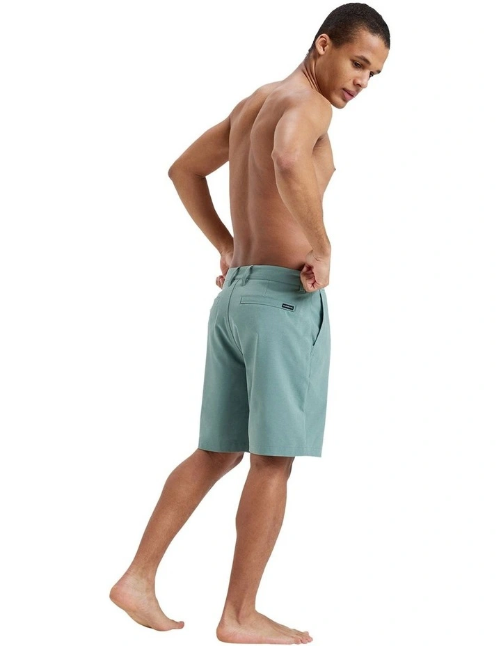Union Heater Hybrid Shorts 19 Inch in Green image 5