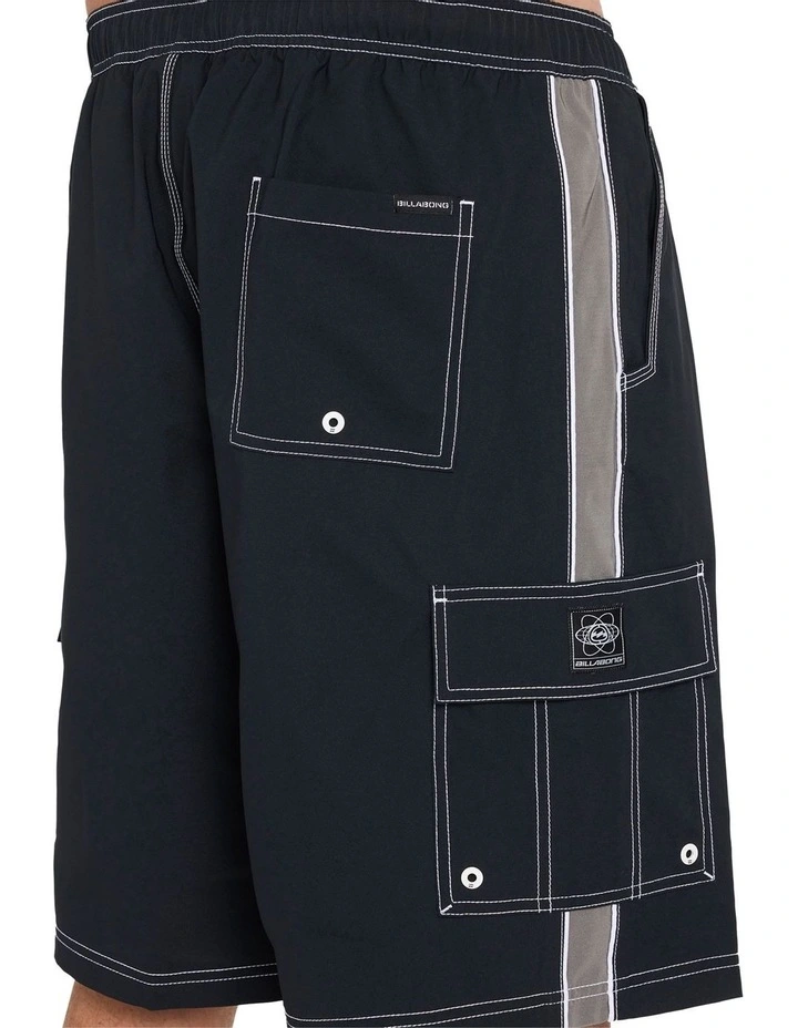 Throw On Shorts in Black image 4