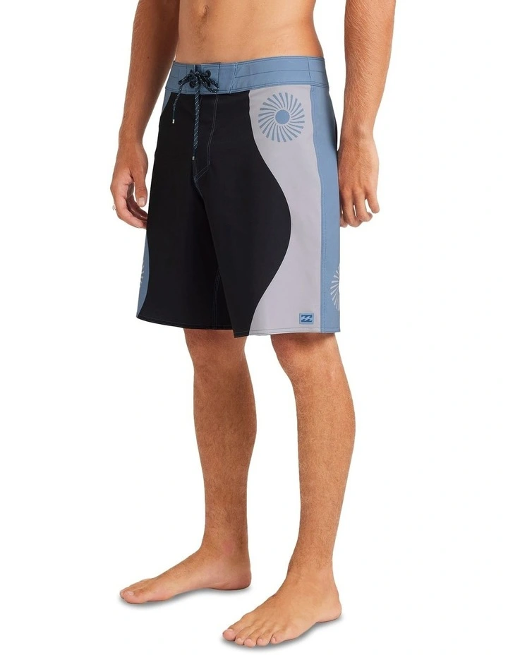 Sundays Pro Boardshorts 19 Inch in Blue image 3