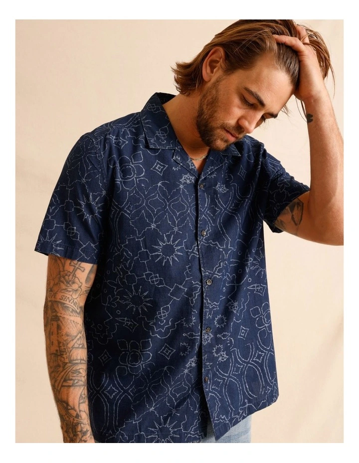 Pollen Print Denim Short Sleeve Shirt in Indigo image 4