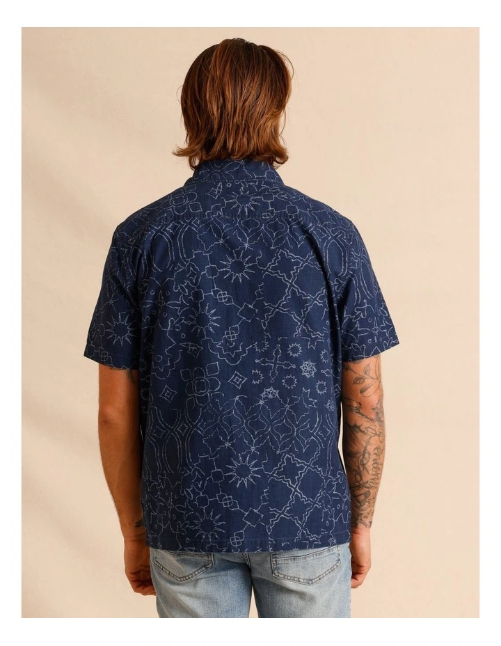 Pollen Print Denim Short Sleeve Shirt in Indigo image 5