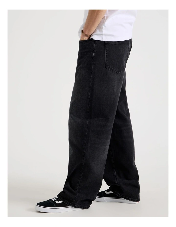 Barrel Leg Jeans in Black image 4