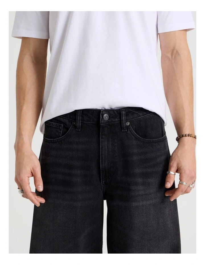Barrel Leg Jeans in Black image 5