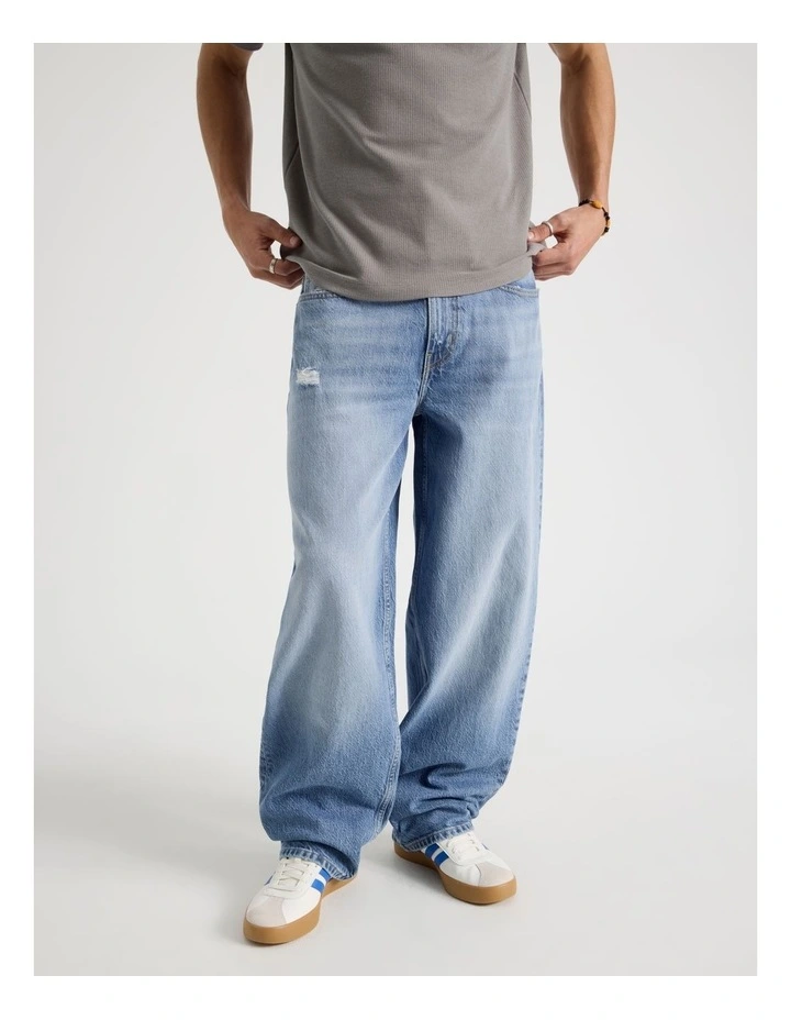 Barrel Leg Jeans in Light Blue image 2